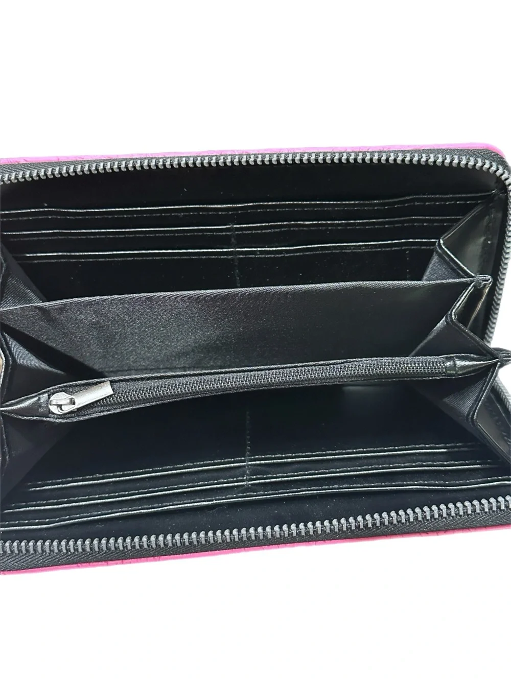 Ed Hardy Embossed Wallet - Picture 6 of 6